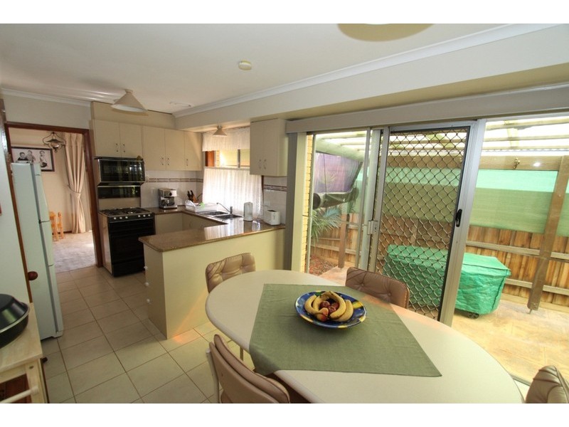 6 Brixton Place, Melton VIC 3337