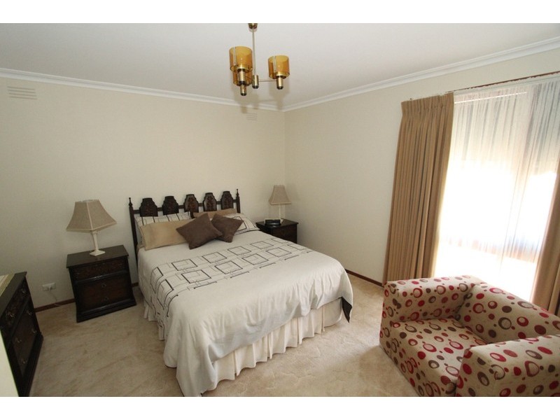 6 Brixton Place, Melton VIC 3337