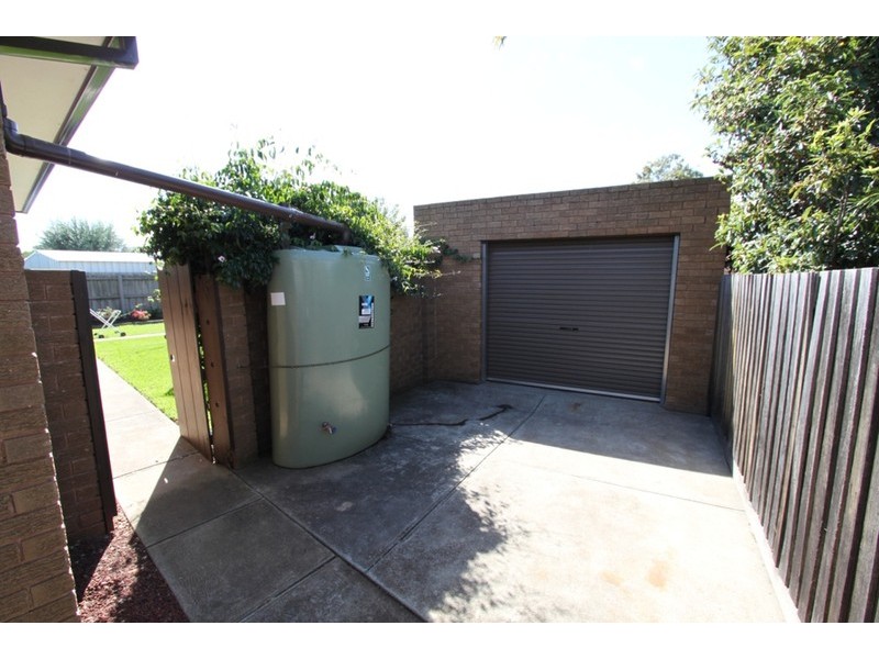 6 Brixton Place, Melton VIC 3337