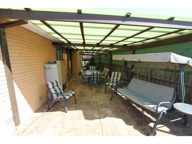 6 Brixton Place, Melton VIC 3337