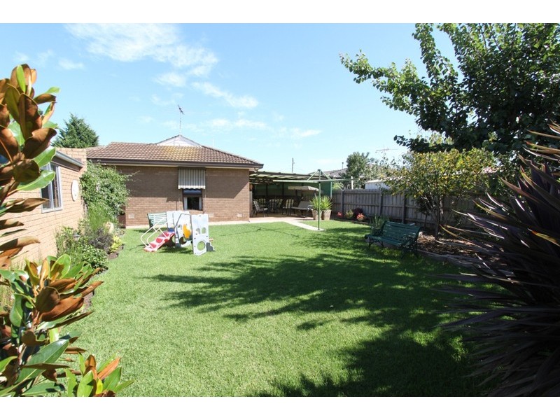 6 Brixton Place, Melton VIC 3337