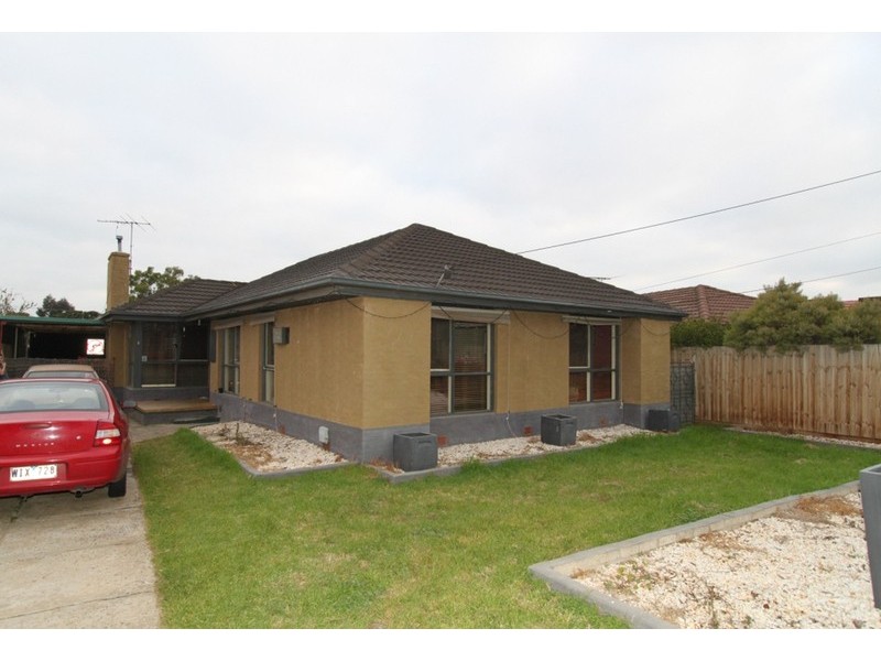 5 Falcon Drive, Melton VIC 3337