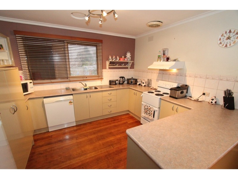 5 Falcon Drive, Melton VIC 3337