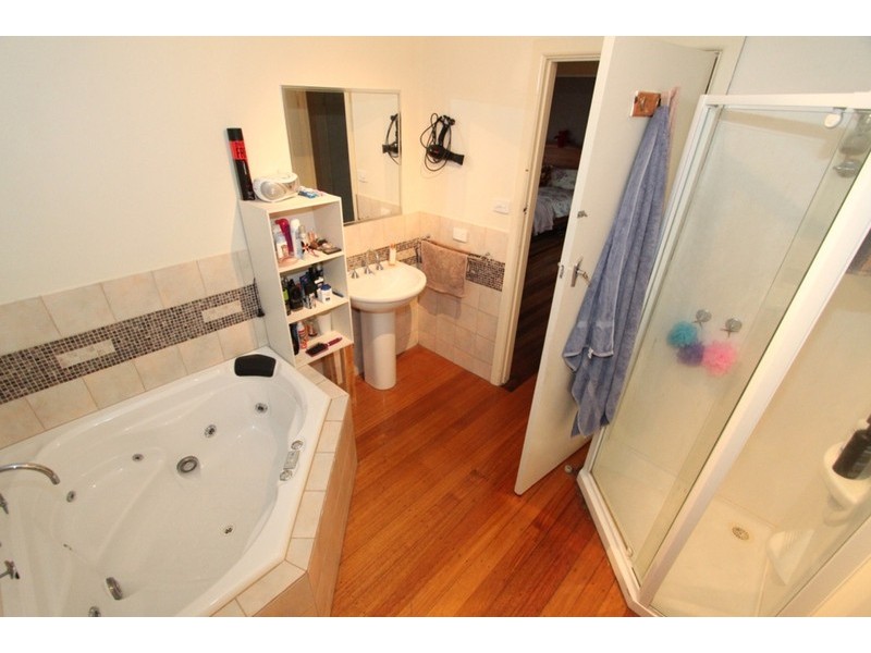 5 Falcon Drive, Melton VIC 3337