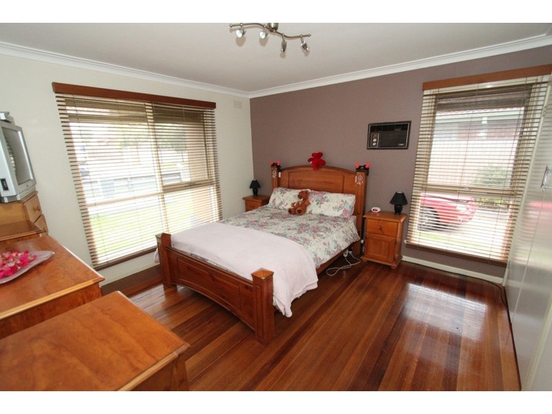 5 Falcon Drive, Melton VIC 3337