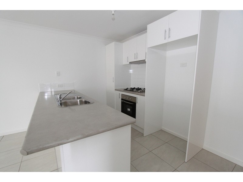 33 Lakewood Boulevard, Melton VIC 3337