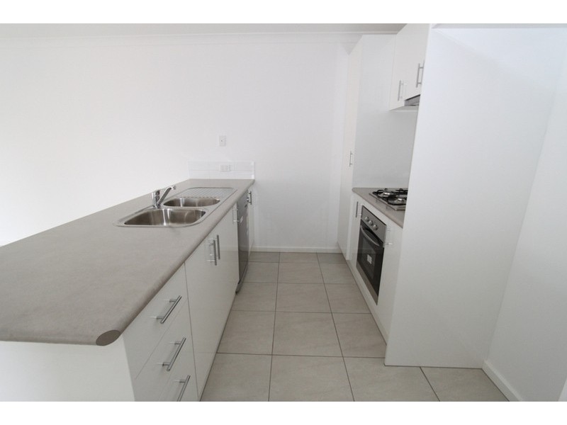 33 Lakewood Boulevard, Melton VIC 3337