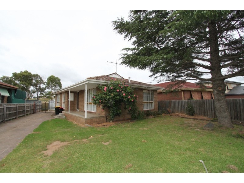 13 Gretel Grove, Melton VIC 3337