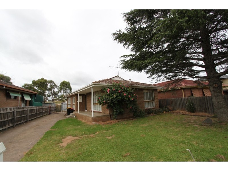 13 Gretel Grove, Melton VIC 3337