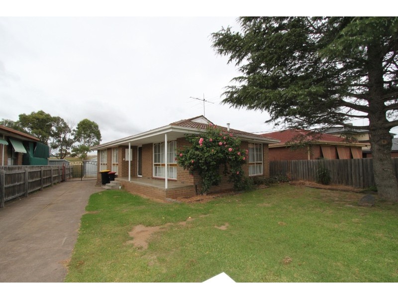 13 Gretel Grove, Melton VIC 3337