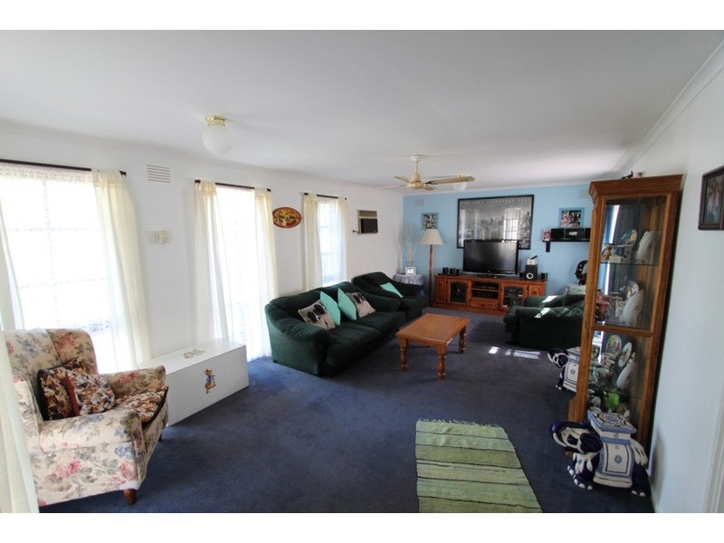 8 Grenville Place, Melton West VIC 3337