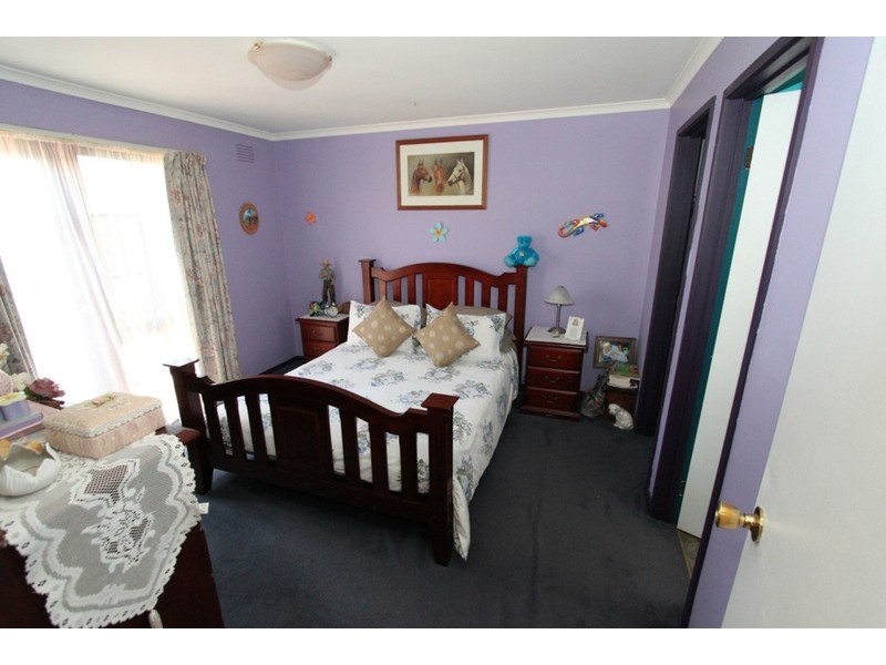 8 Grenville Place, Melton West VIC 3337