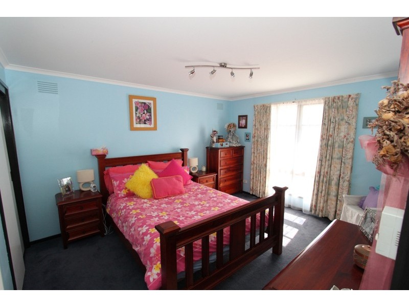 8 Grenville Place, Melton West VIC 3337