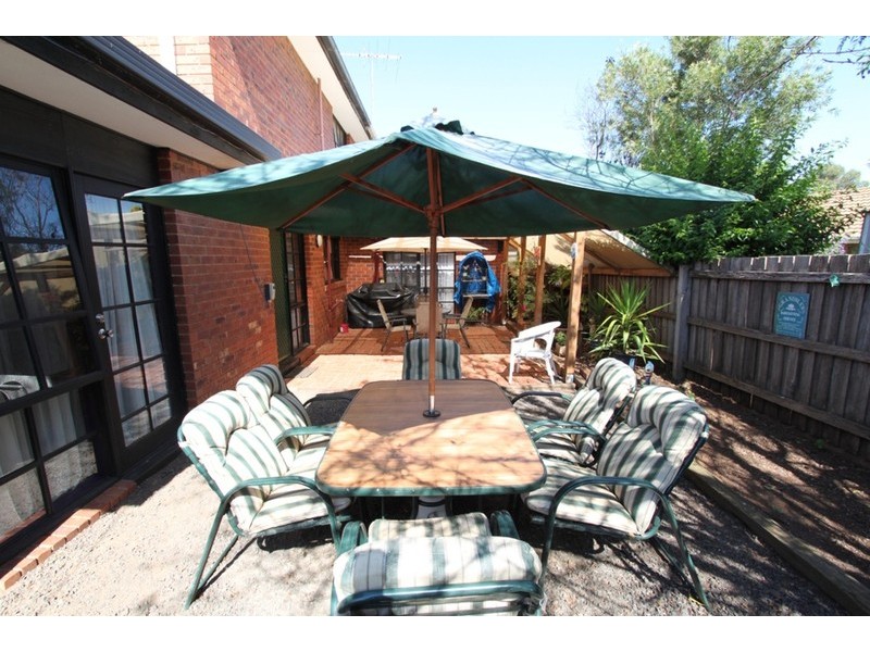 8 Grenville Place, Melton West VIC 3337