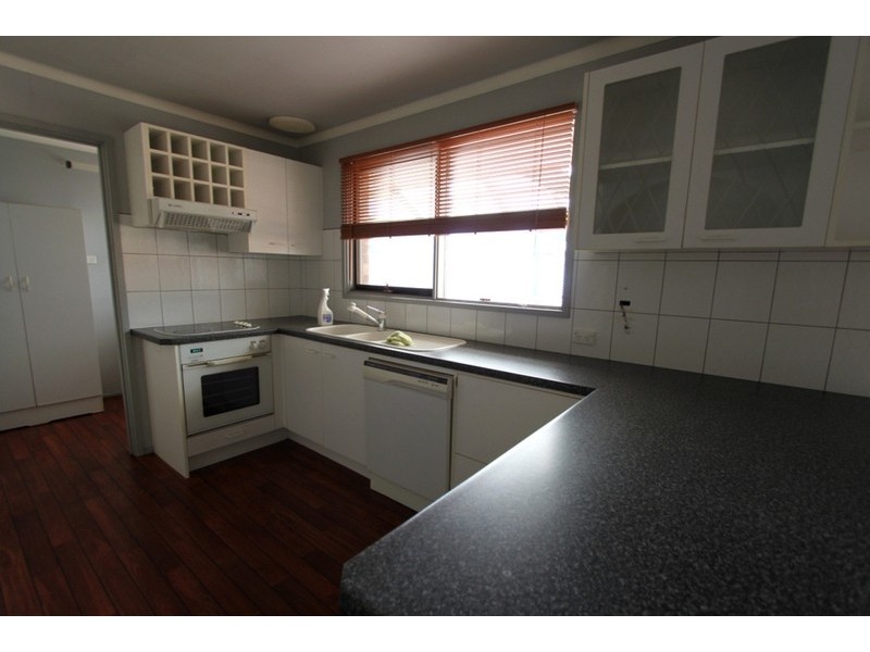 5 Kingsley Place, Melton West VIC 3337