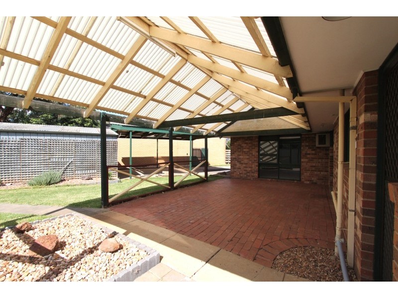 5 Kingsley Place, Melton West VIC 3337