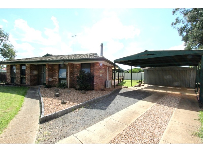 5 Kingsley Place, Melton West VIC 3337