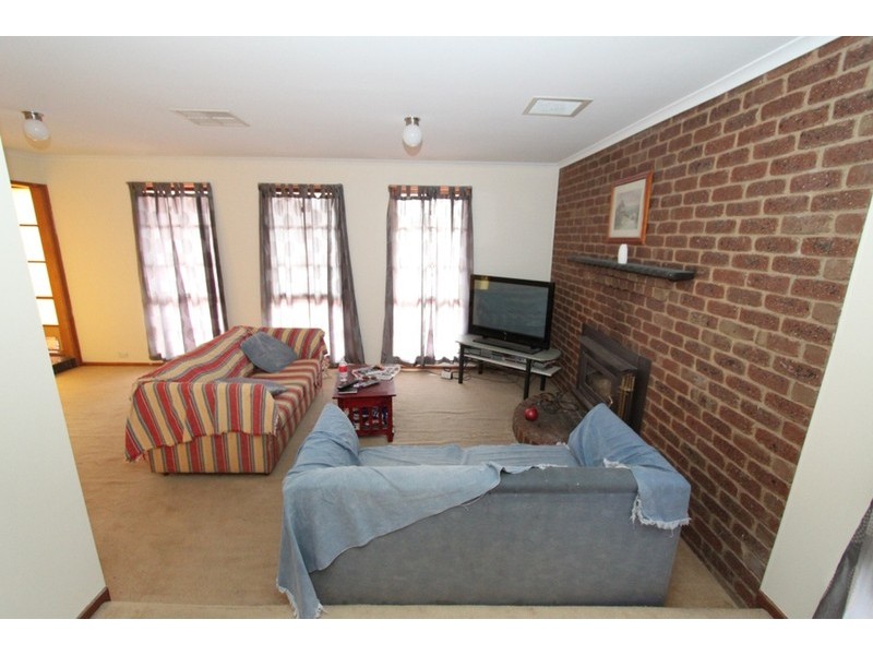 3 Raglan Court, Kurunjang VIC 3337
