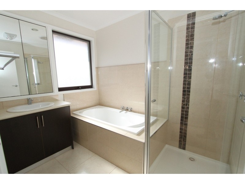 3 Heatherglade Place, Melton West VIC 3337