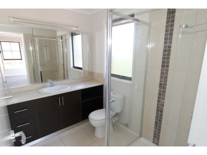 3 Heatherglade Place, Melton West VIC 3337