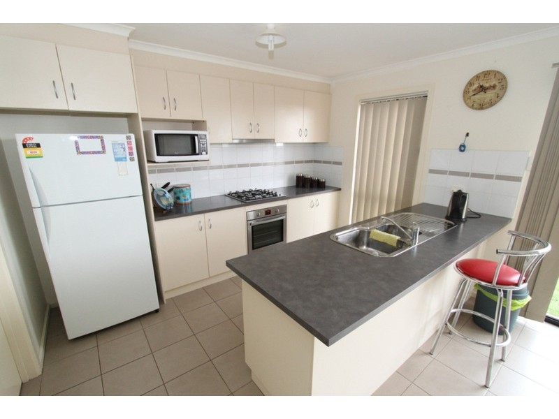 7 Granholm Place, Melton West VIC 3337