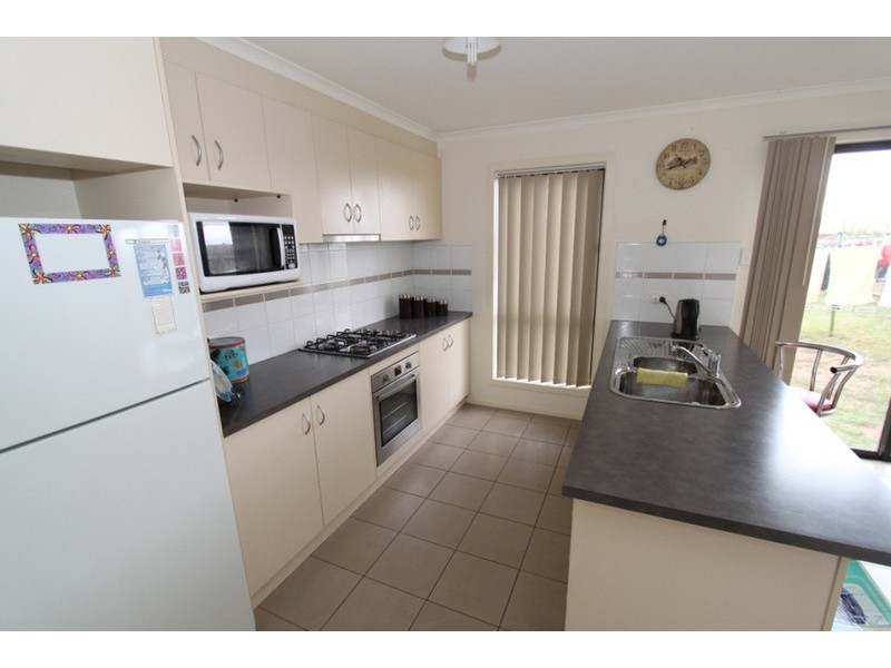 7 Granholm Place, Melton West VIC 3337