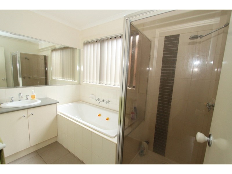 7 Granholm Place, Melton West VIC 3337