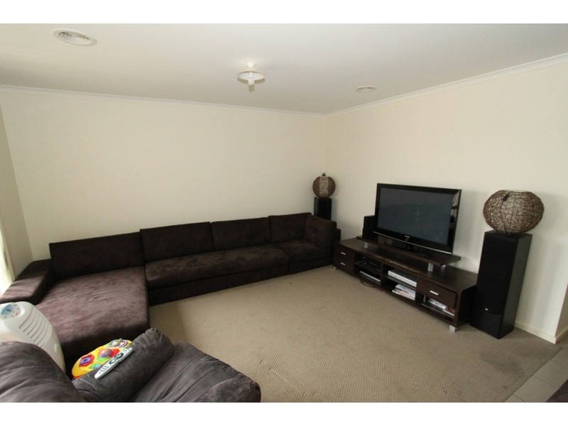 7 Granholm Place, Melton West VIC 3337