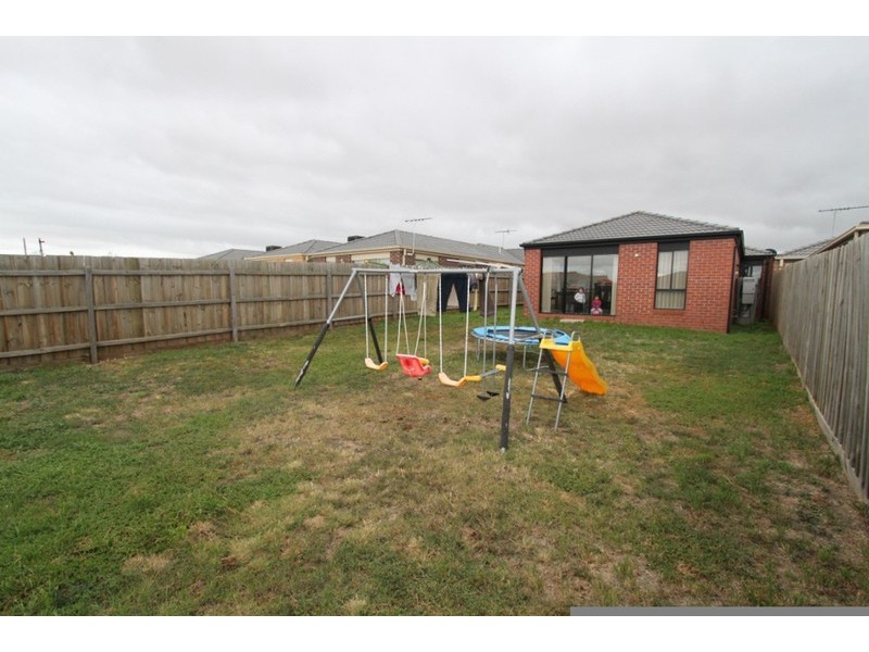7 Granholm Place, Melton West VIC 3337