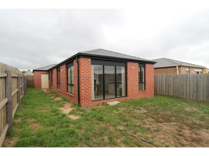 7 Granholm Place, Melton West VIC 3337