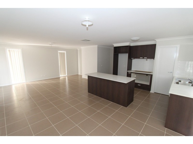 14 Natalie Street, Brookfield VIC 3338