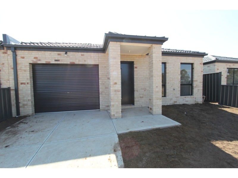 4/21-29 Lakewood Boulevard, Melton VIC 3337