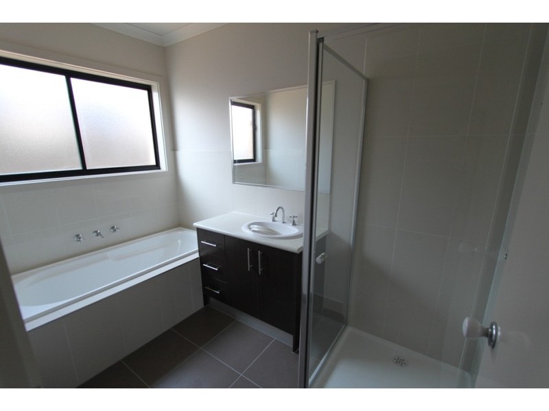 4/21-29 Lakewood Boulevard, Melton VIC 3337