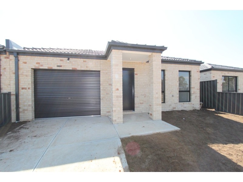 4/21-29 Lakewood Boulevard, Melton VIC 3337