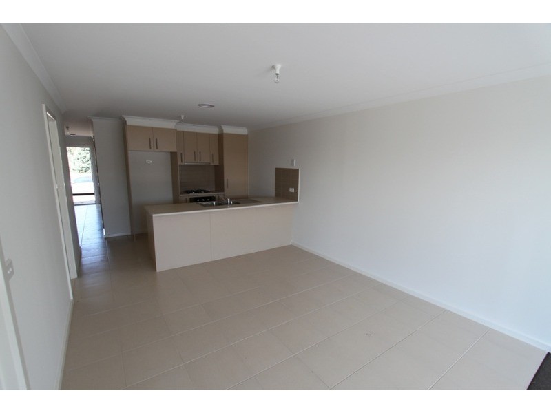 35 Lakewood Boulevard, Melton VIC 3337