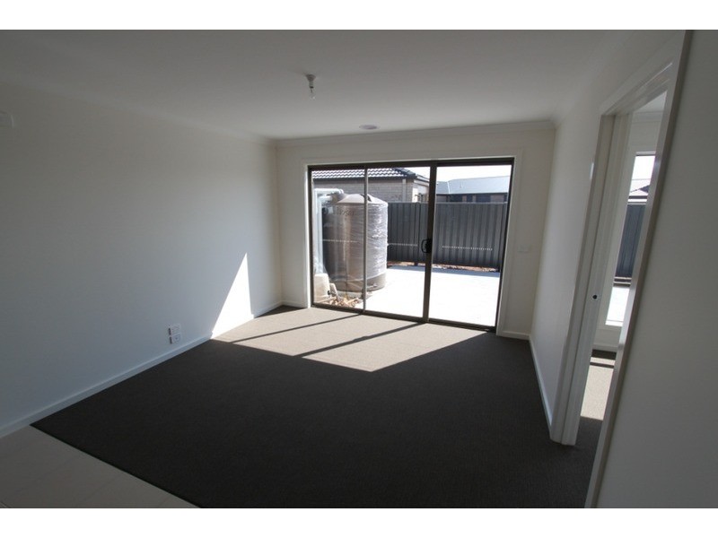 35 Lakewood Boulevard, Melton VIC 3337