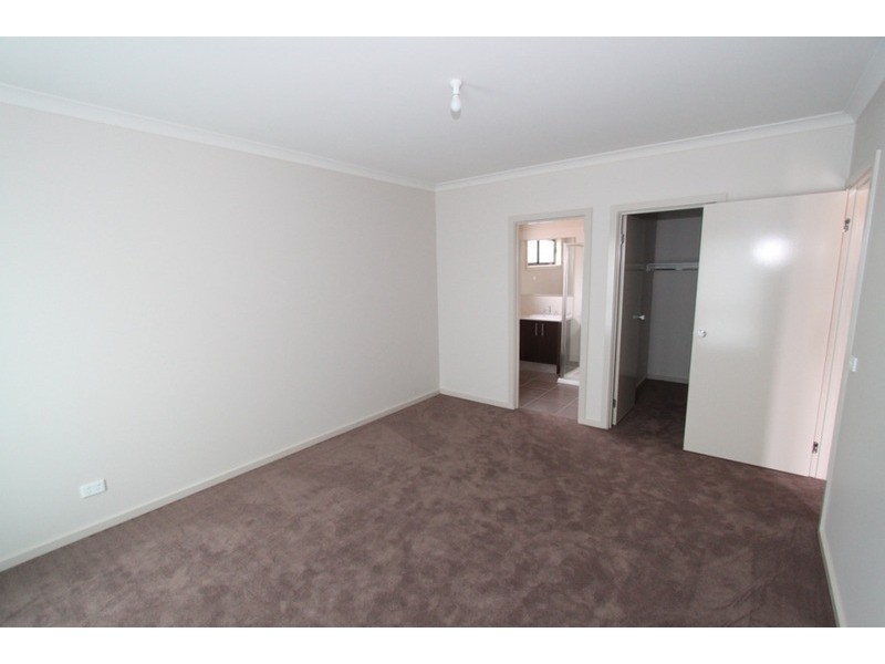 3/21-29 Lakewood Boulevard, Melton VIC 3337