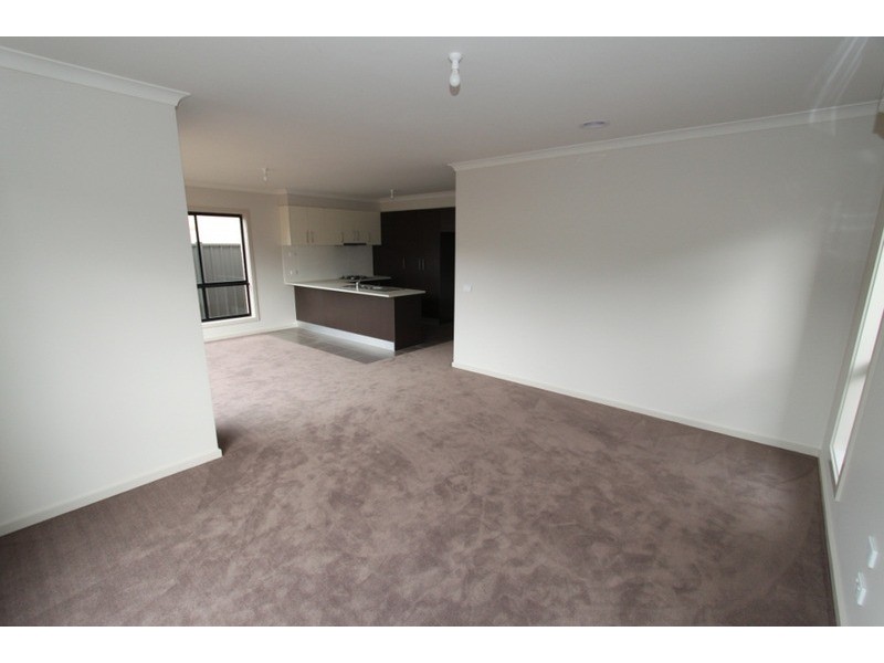3/21-29 Lakewood Boulevard, Melton VIC 3337