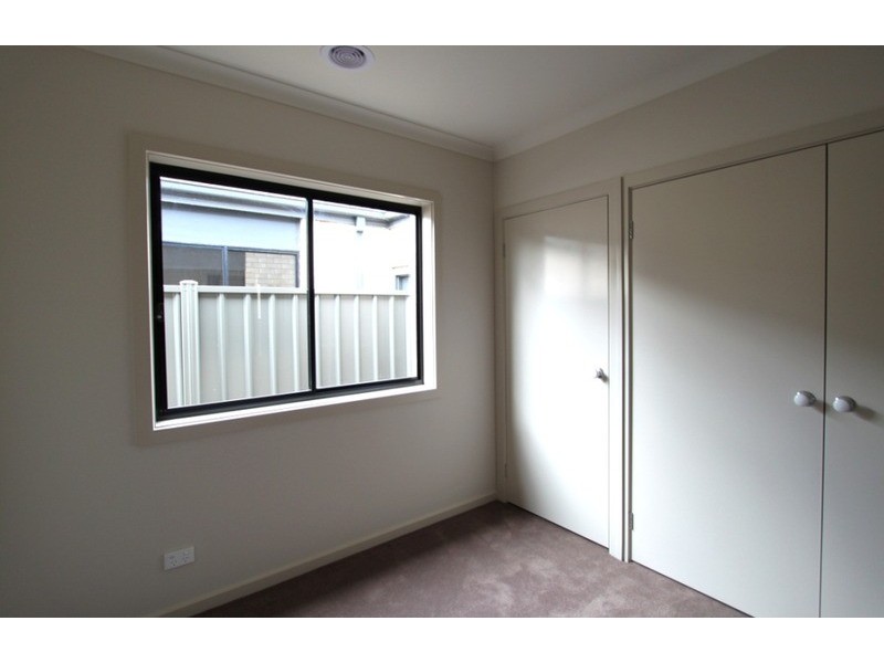 3/21-29 Lakewood Boulevard, Melton VIC 3337