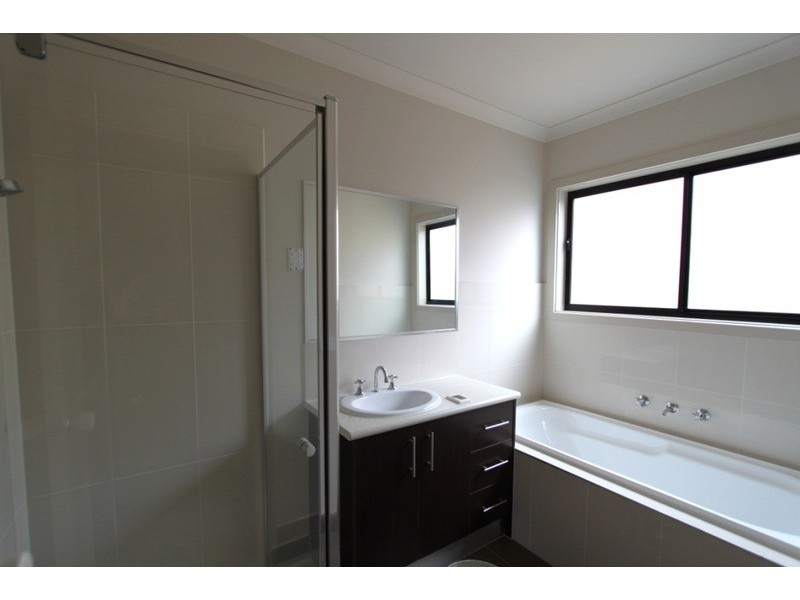 3/21-29 Lakewood Boulevard, Melton VIC 3337