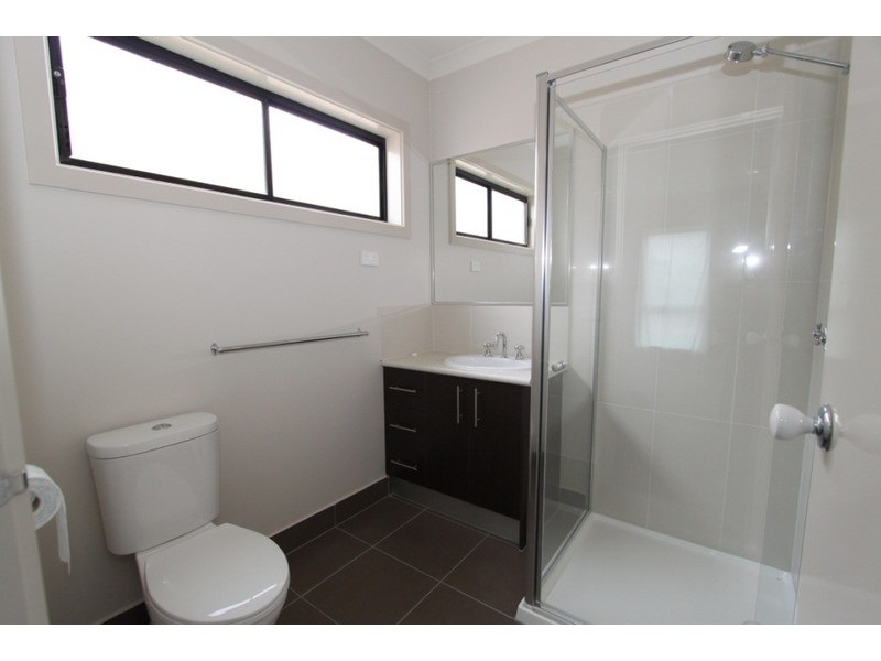 3/21-29 Lakewood Boulevard, Melton VIC 3337