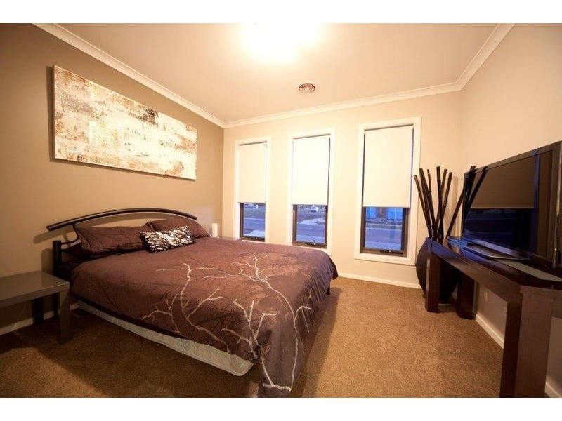 1 Portman Avenue, Melton West VIC 3337