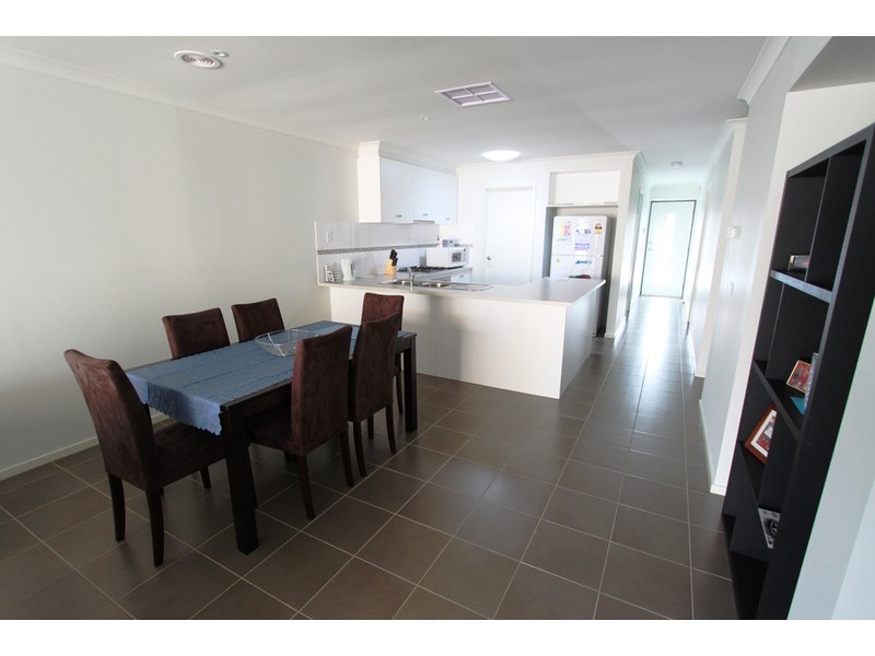 9 Peppermint Walk, Melton VIC 3337