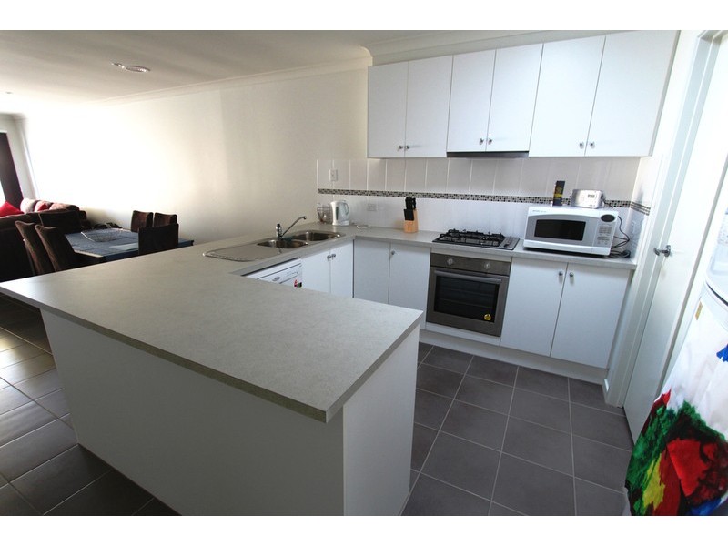 9 Peppermint Walk, Melton VIC 3337