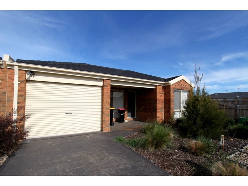 2/16 Linda Place, Kurunjang VIC 3337