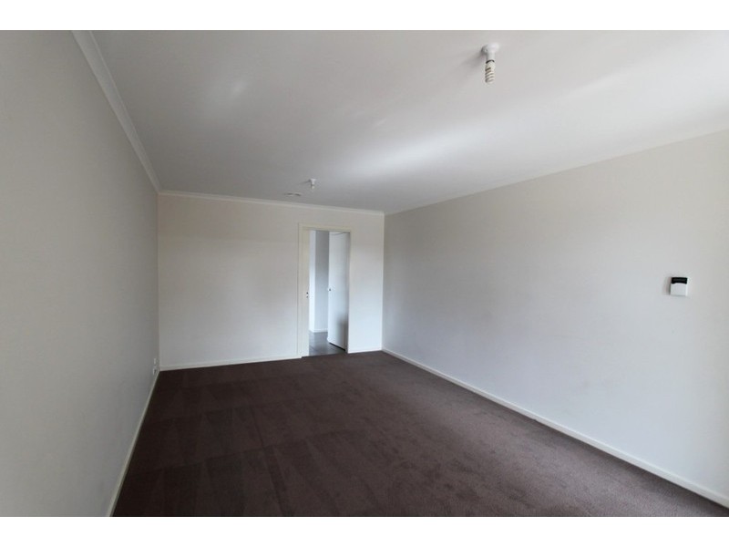 2/16 Linda Place, Kurunjang VIC 3337