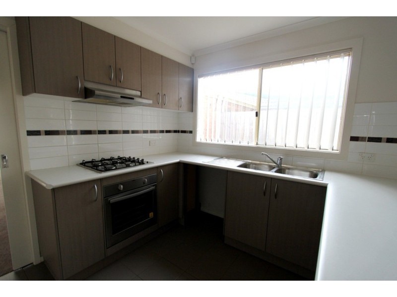 2/16 Linda Place, Kurunjang VIC 3337