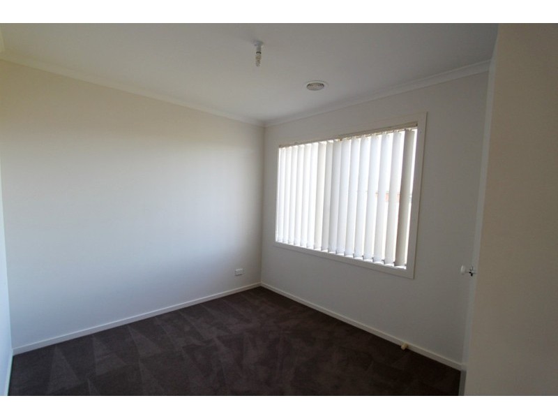 2/16 Linda Place, Kurunjang VIC 3337