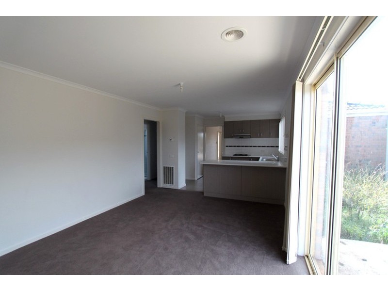 2/16 Linda Place, Kurunjang VIC 3337