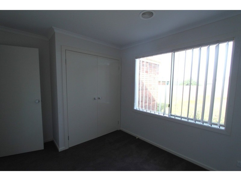 2/16 Linda Place, Kurunjang VIC 3337